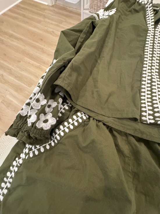 Julia Amory Coatue Top and Matching Shorts Set Size Small Green - Picture 4 of 6